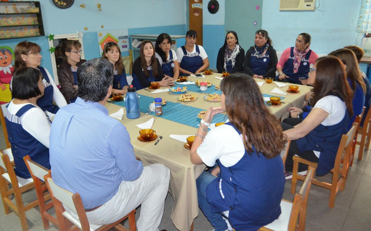 MuniResistencia's tweet photo. 😍CELEBRAMOS EL DÍA DE LOS #JARDINES DE INFANTES Y DE LA #MAESTRA JARDINERA
🎉Compartimos los festejos en el CCM #MarianoMoreno, disfrutando de juegos y actividades de concientización sobre el #Ambiente y #Tránsito. Este miércoles continuamos en el CCM #PalermoII https://t.co/aeiGYDSW0w