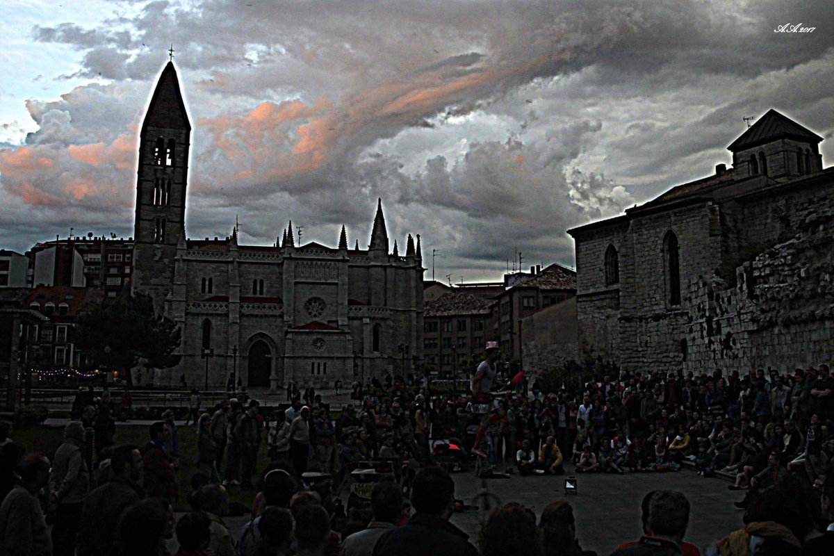 <a href="/maximooptimo/">maximo optimo</a> actuando en el <a href="/tacVLL/">TAC Valladolid</a> bajo la amenaza de negras tormentas con fe y con valor justo termino el show cayo el diluvió universal Gracias #Valladolid