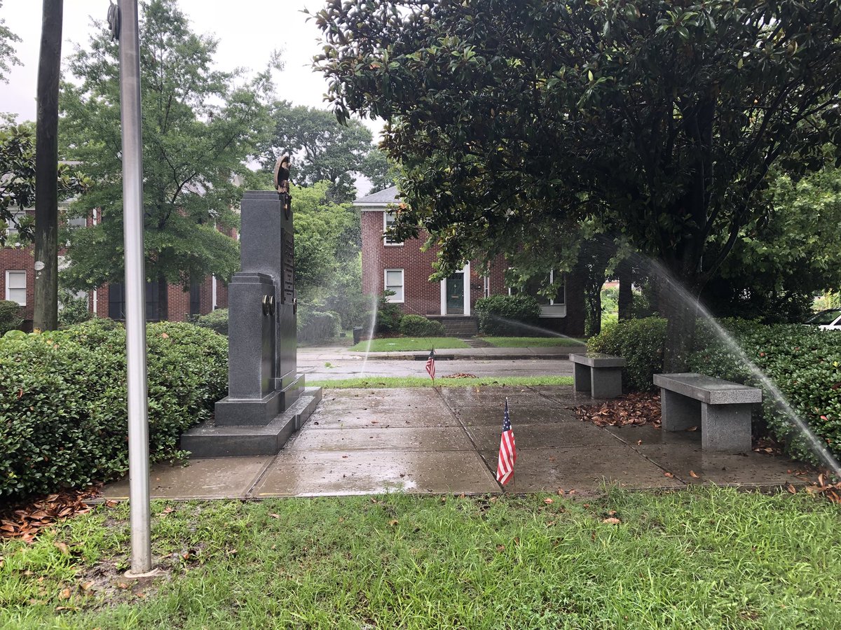 CABar's tweet photo. Not even pouring rain, rogue sprinklers or fire ants can stop war memorial cleanup on our street! Dedicated to the โBoys of Richland Countyโ who made the ultimate sacrifice in World War II. #NSDAR #MyDAR #JuniorDAR ๐บ๐ธ(Pics of before & after) #MDW #GodBlessAmerica https://t.co/loc0zp1Yep