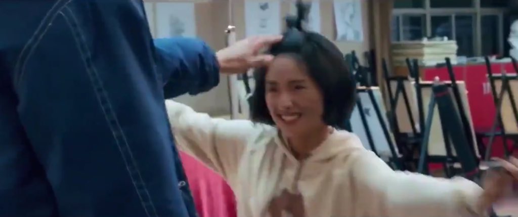 ALSBeautiful's tweet photo. Xiao Xi wants a hug from Jiang Chen but Jiang Chen stopped her because she has paint on her hands!

So cute! This is one of my favorite scenes ❤️
#ALoveSoBeautiful 
#ALSBFirstKiss https://t.co/95EKYPFo5Y