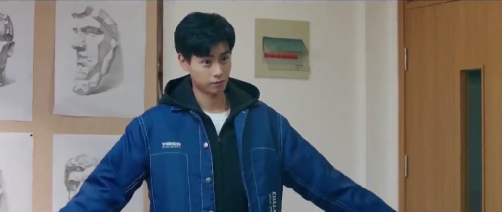 ALSBeautiful's tweet photo. Xiao Xi wants a hug from Jiang Chen but Jiang Chen stopped her because she has paint on her hands!

So cute! This is one of my favorite scenes ❤️
#ALoveSoBeautiful 
#ALSBFirstKiss https://t.co/95EKYPFo5Y