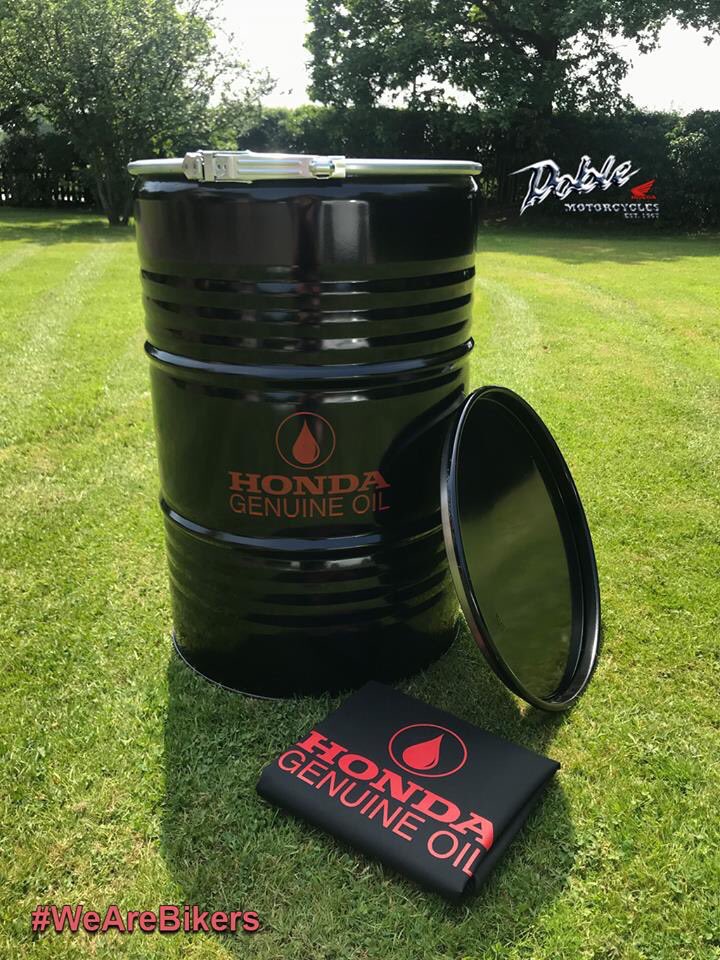 DobleHonda's tweet photo. With the summer being here, we've got one of the biggest give-aways we've ever
It's a Honda​ Oil-Drum style Barbecue from @BarrelQ​ Branded with the #HondaGenuineOil logo on both sides with a branded cover too.

Simply Like &amp; Retweet for a chance to win. You must follow us too. https://t.co/Op5tEi1Jpm