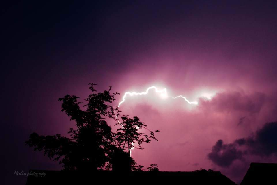 justy74's tweet photo. Storms overhead @merlinphotogaphy https://t.co/9giw6Qhyhh