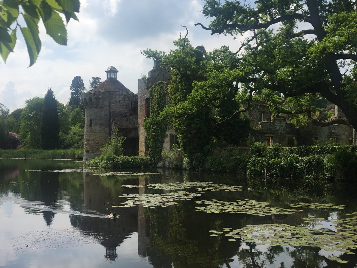 The 650-year-old Scotney Castle, Kent.
.
#castle #history #historicproperty @scotneycastleNT