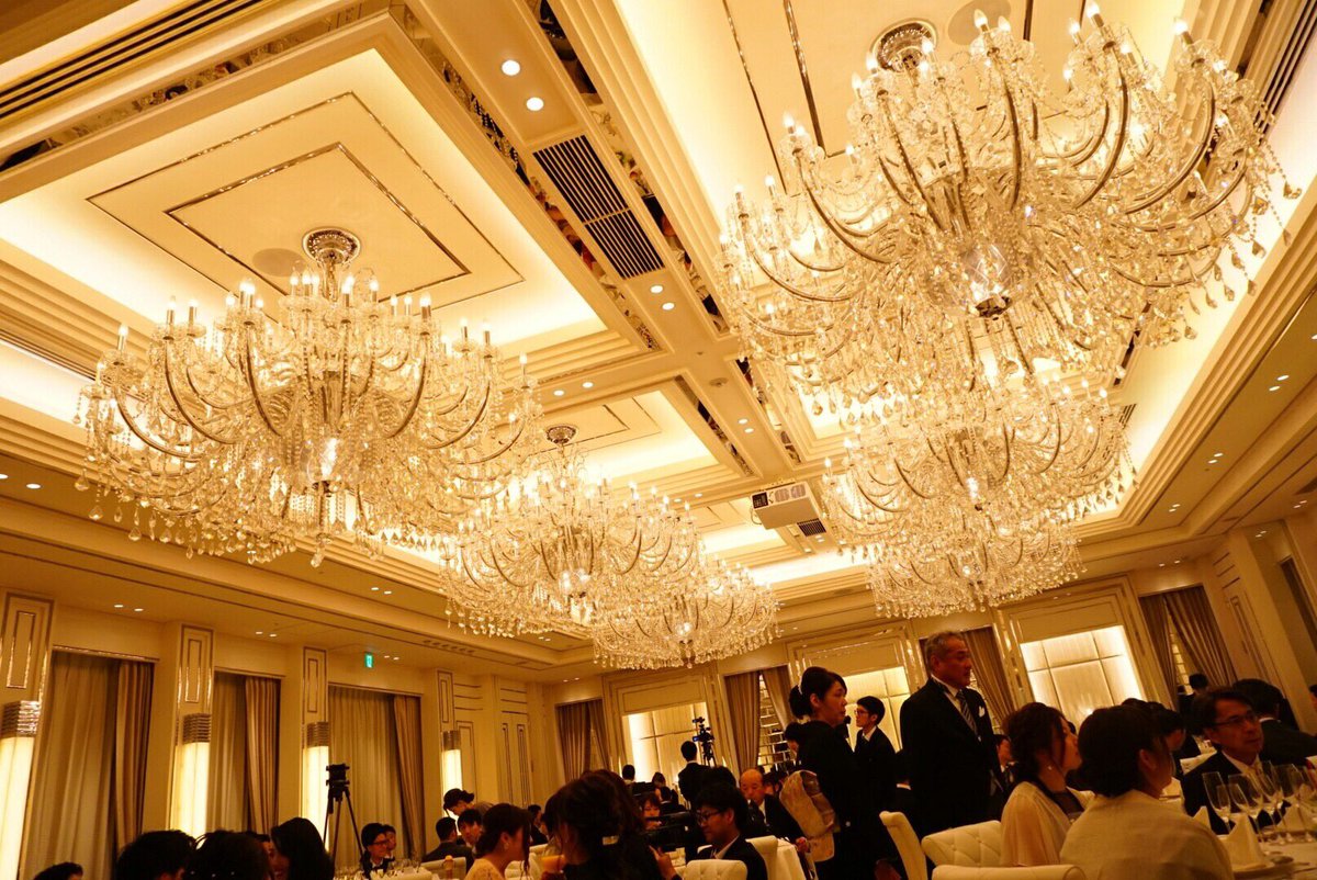 miuuu2's tweet photo. 今回のコンフィデンスマン、私が式挙げた結婚式場でとってる🙄🙌！！
びっくり〜🙄💓💓笑
思い出の場所が映るとうれしい❤️
懐かしいな、、
もう半年も経つなんて🙄✨ https://t.co/au3MUKlo8s