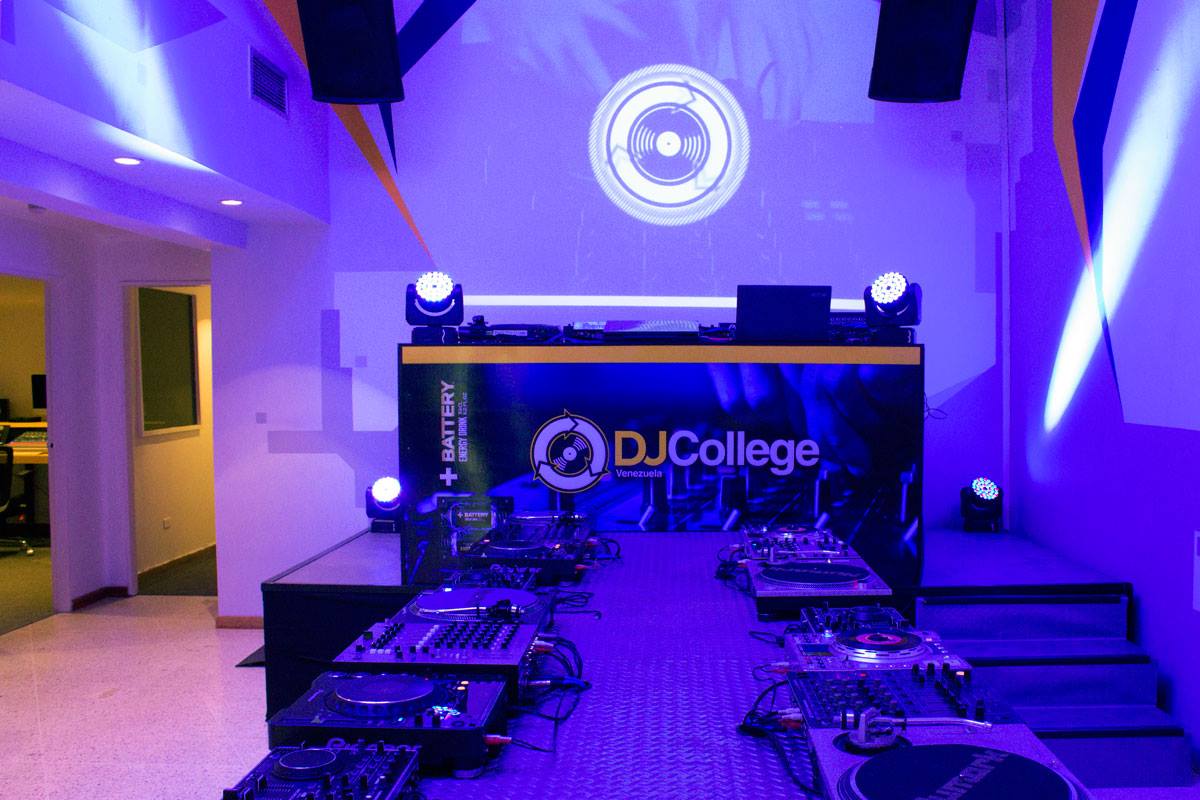¿Quieres aprender a ser Dj o Productor Musical? Contáctanos Djcollegevzla@gmail.com ¡Forma parte de la Universidad de los Djs!
