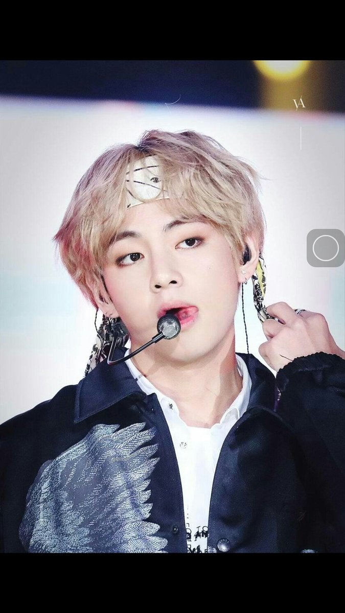 datroublemaker1's tweet photo. First the bandana and then the lip piercing?!
Srsly BIGHIT are you trying to kill us?!!

#meme #bts #btsmemes https://t.co/55NCDlH5Qb