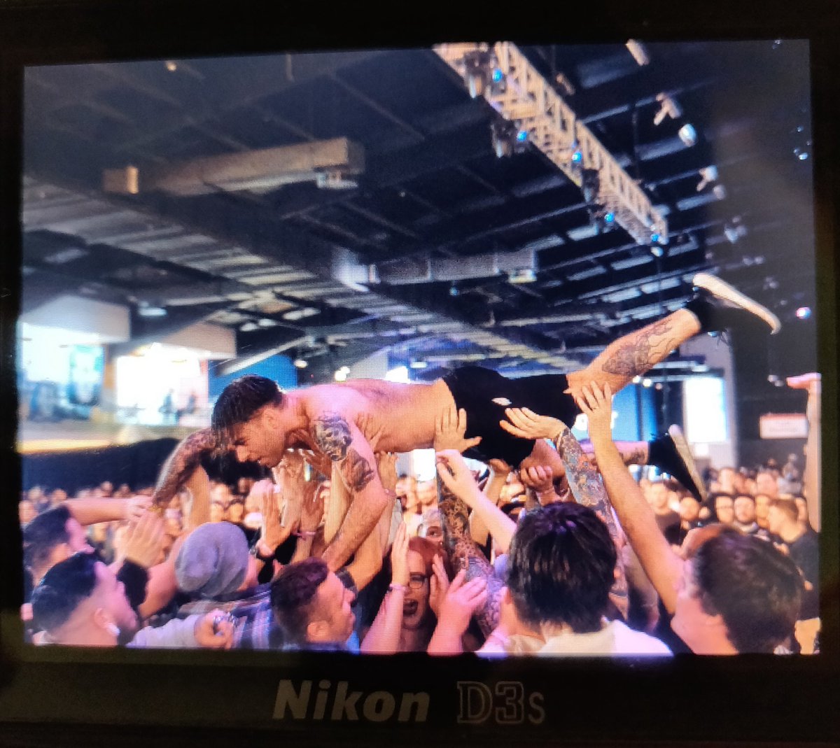 davidtjackson's tweet photo. One of the early highlights of #slamdunkmidlands #SDF18, probably @bwpcult https://t.co/0mJdnCytmh