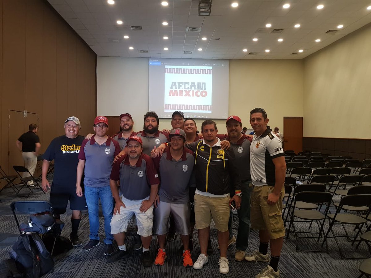 edgar_8aa's tweet photo. Coaches de Guadalajara capacitandose en @AfcamMexico 2018¡¡ #HablemosDeFootball @coach_lalog @coach_codd @fischer_carlos @ElCoachSimon https://t.co/MIY8Xn7NTH