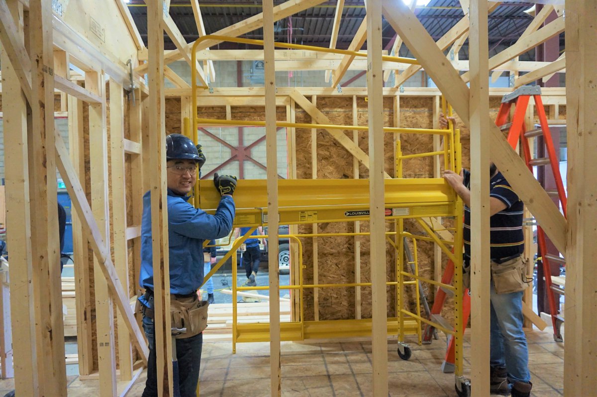CentreConnect's tweet photo. Our #HomeRenovation students have been hard at work building their ceiling joists and hand cutting rafters to lay out for their ridge board! #SkilledTrades #Construction #CeilingJoists #Rafters #RidgeBoard #BirdsMouth #Trades #Burlington #Halton https://t.co/WK9wApjWbb
