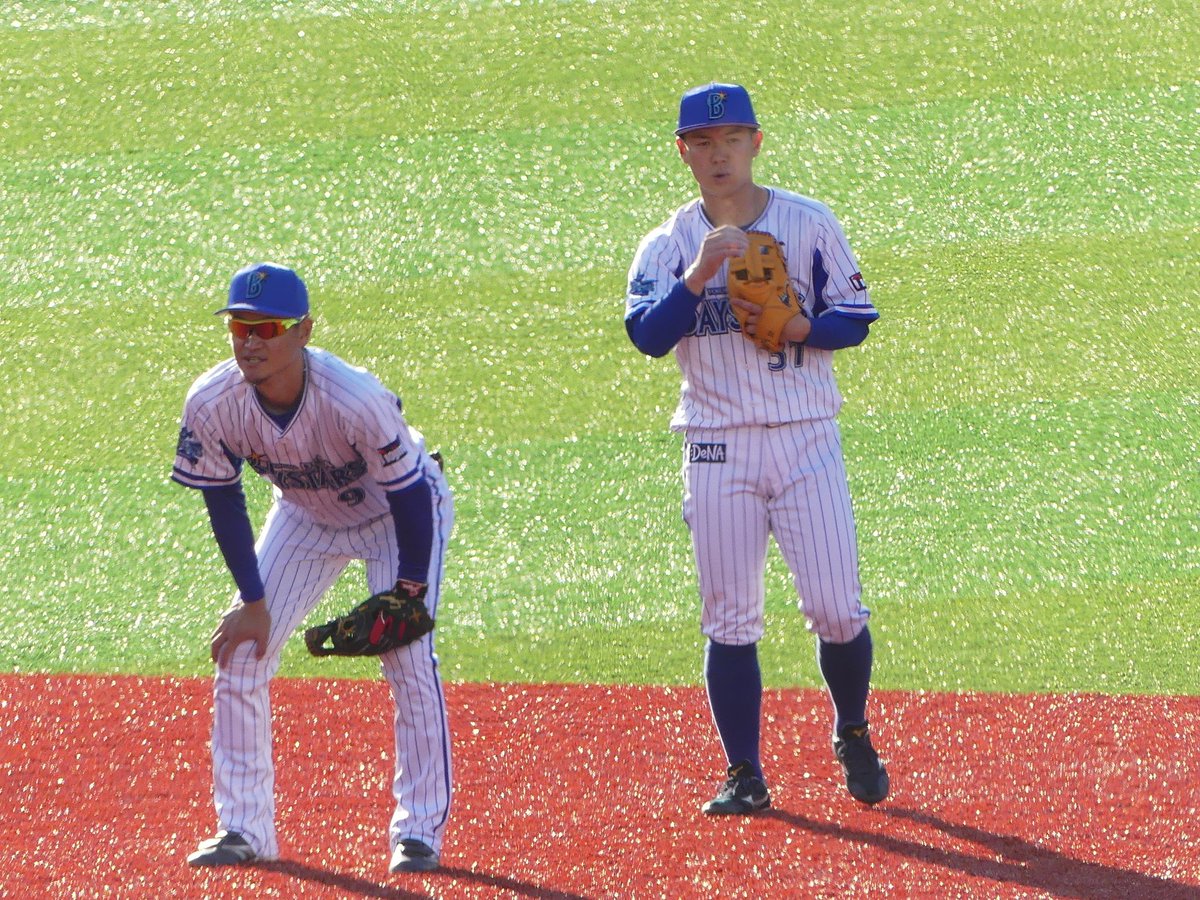 みゆまる Carp菊池選手の守備練習の足跡を見てセカンド守備の参考にした柴ちゃん すぐ側にいる名手からたくさん学んで 球界を代表するような選手になってほしい 柴田竜拓 大和 Baystars ベイスターズ