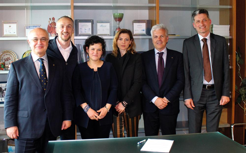 Microcredito a piccoli imprenditori e famiglie "non bancabili". A #Modena l'accordo tra <a href="/EmilBanca/">Emil Banca</a>
e <a href="/PerMicro_/">PerMicro</a>
<a href="/confcoopmo/">CONFCOOPERATIVE MO</a> confcooperativemiliaromagna.it/IT/News/Notizi…