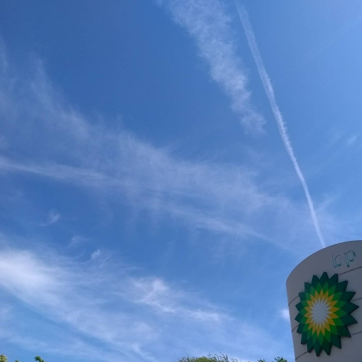 GeoSkyUK's tweet photo. I personally witnessed the heavy Geoengineering spraying this morning, and now this over and around #Brighton #Worthing #Sussex #Storm #Floods  @TheGreenParty @Greenpeace Look up ➡️"Geoengineering" on parliament documents .gov  #SolarRadiationManagement #SRM #Barium #EcoSystem https://t.co/PCMNNsMIS8