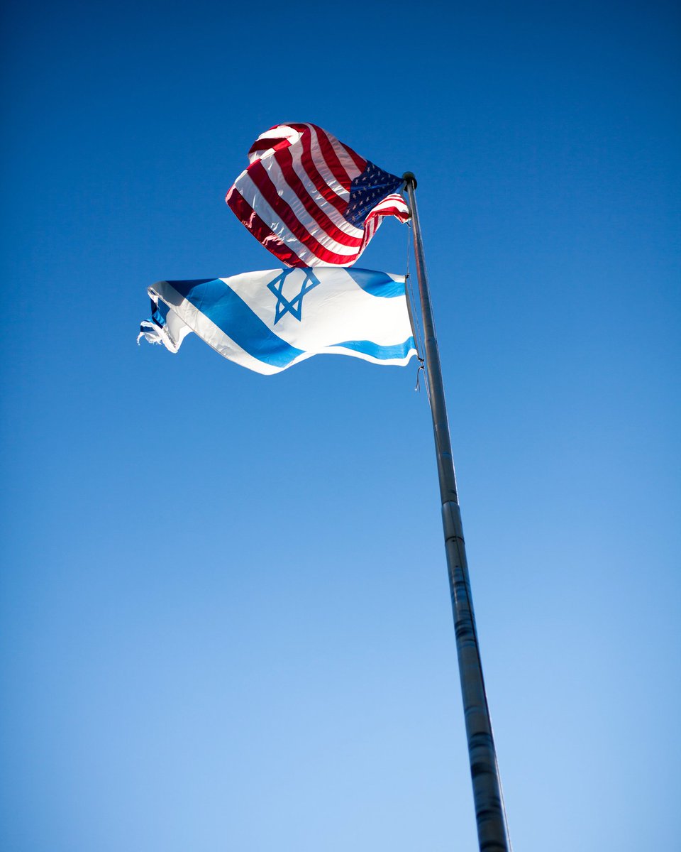 Today we honor and remember all of the brave men and women who were lost serving our country, and thank those who serve today 🇺🇸

#memorialday #redwhiteandblue #memorialdayweekend #summer #flag #starsandstripes #summercamp #jewishcamp #campzeke #camp #flagpole