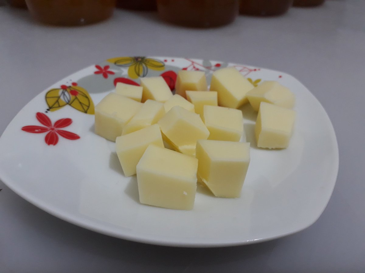 karstansiparis's tweet photo. 🔶Yüksek rakımlı,
Havası, suyu ve toprağı tertemiz🌼🥀🦋 #Kars yaylalarının🐞🐝🗻 doğal mahsulleri için bizimle iletişim kurabilirsiniz. 🧀🍯#Karstan
🔶#tamyağlı #taze #göbekkaşar #eskikaşar
🔶Kısaca, #bal gibi bal🐝🍯
🔶Üstelik iade garantili.
🔶#Kars uzak DM yakın https://t.co/Mgg7nWF9Tv
