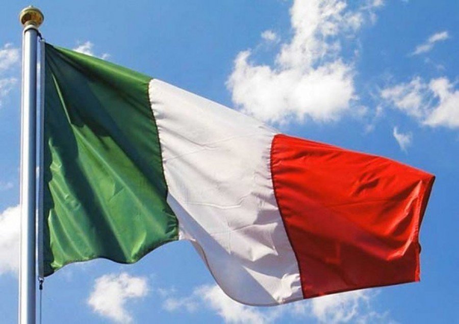 TgLa7's tweet photo. #governo @luigidimaio invita tutti a esporre bandiera tricolore alle finestre e divulgare sui social #ilmiovotoconta https://t.co/wqzXZ2Mt63