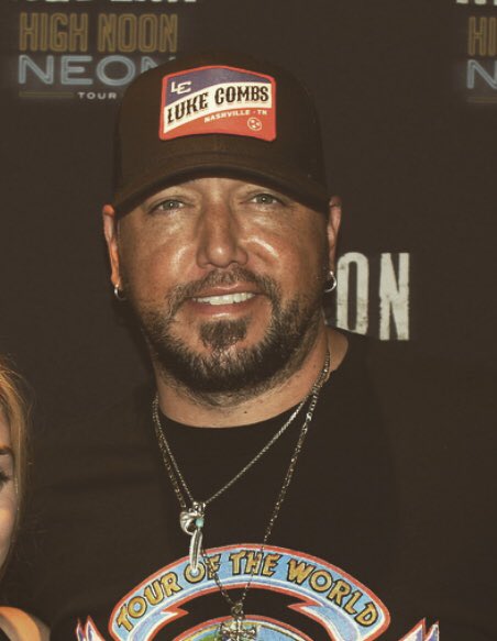 Luke Combs Updates - Fan Account on X: Jason Aldean wore a Luke Combs hat  in his M&G!  / X