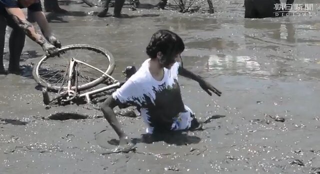 伊達メガネ 温泉だと思って佐賀の干潟に突っ込んでしまった田中美海さん 東京都 声優 ガタリンピック ガタチャリ