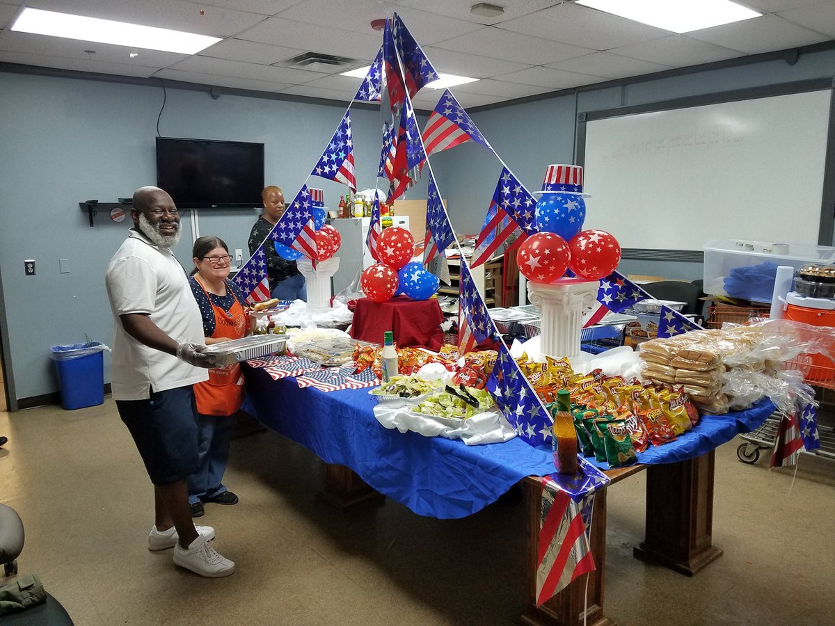 laurence_lance's tweet photo. #HappyMemorialDay from the Hiram Home Depot. Hats off to Mr. Charles and the entire Employee committee. Great showing and some fancy dogs. @JessicaMitnaul @TerenceGreenHD @JoshuaMolnarHD @kozel_jennifer @Brad_Peebles https://t.co/bMB3jyLp2o