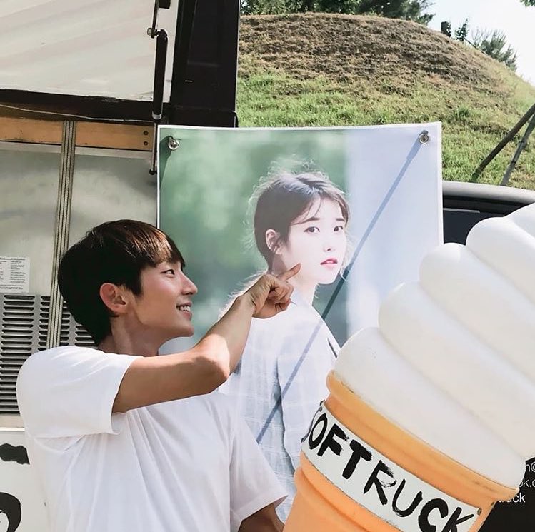 IUteamstarcandy's tweet photo. [TRANS] 180528 Actor Lee Joongi thanks IU for sending support food truck to the set of ‘Lawless Lawyer’

“Jieun-ah thanks~ 🤗😊 A gift that cheered all staff up🤘Your beautiful heart has touched me &amp; gave me strength~ Lawless power-wer-wer~~👍” https://t.co/6LXC3LgQDx https://t.co/FYOIk87Zxd