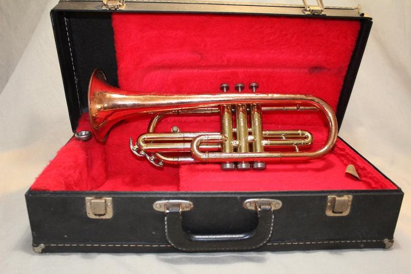 atticesoterica's tweet photo. Vintage 1960's Conn Director Coprion Bell Cornet with Case Copper Bell https://t.co/AlwtrJDyOw #Vintage #AtticEsoterica #Etsy #CopperBell https://t.co/abYB9G3HsN