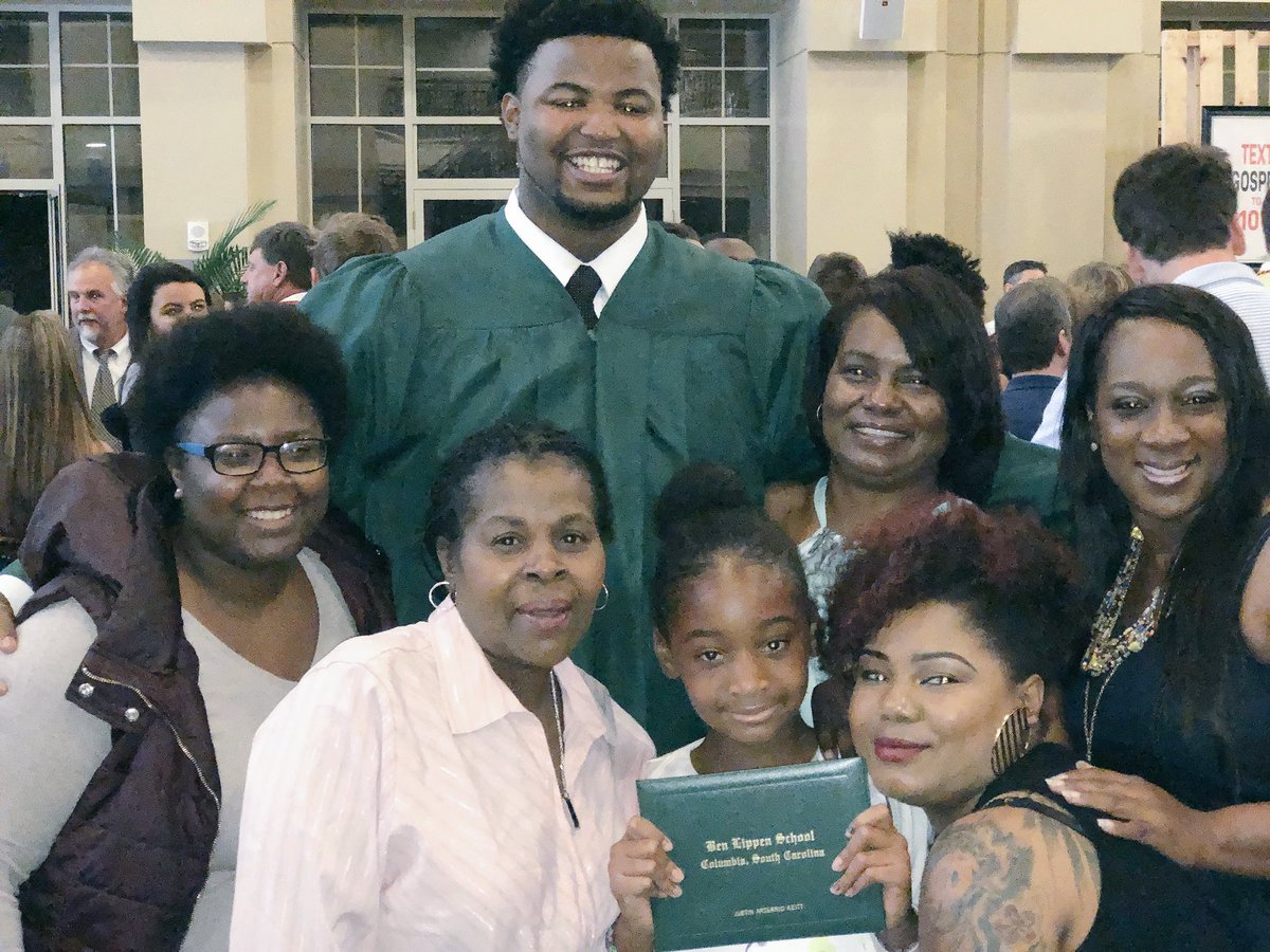 MetroKvng's tweet photo. We made it 😊✊🏽🔮 #milestones https://t.co/et6edSBxz4
