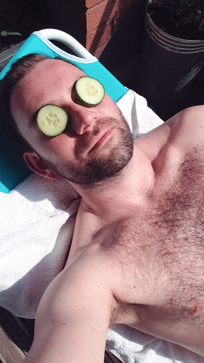 thisismattcrabb's tweet image. And... Chill 🌞🥒👏🏻#notmoving