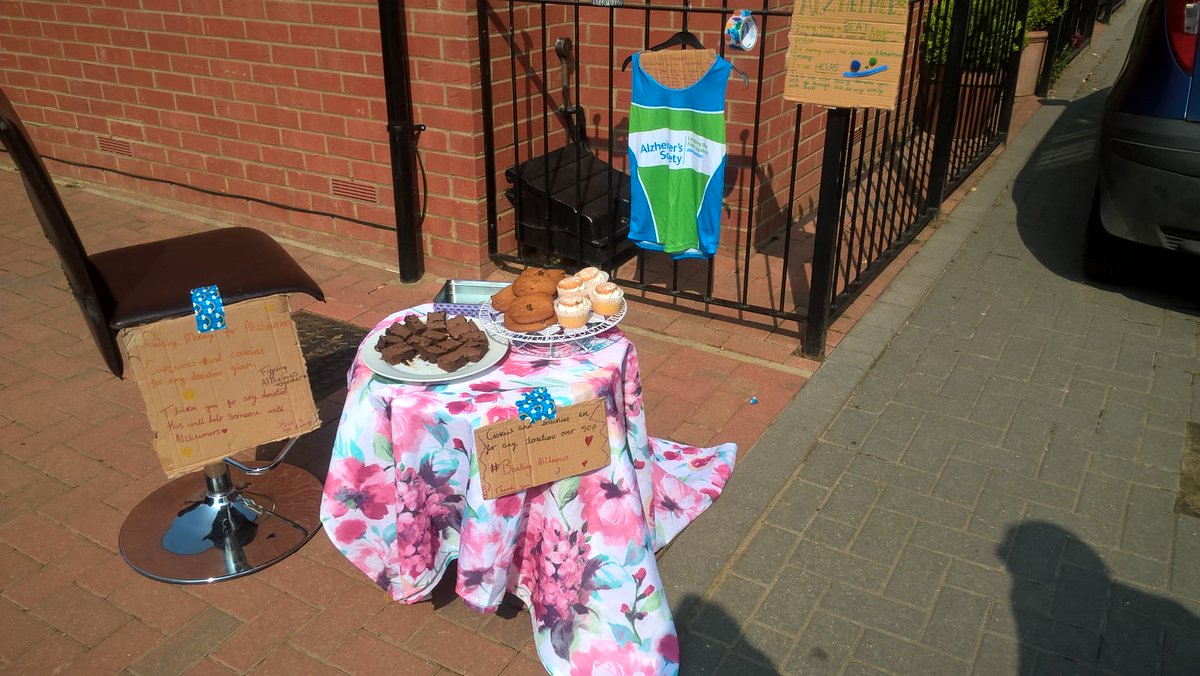 TVP_Bucks's tweet photo. Love it when we are patrolling and see a charity cake sale being held by some of the locals on Lace Hill In Buckingham, excellent charity choice too. #alzheimerssociety #TurnsideStreet #p6981 https://t.co/jaJ4vEdj1K