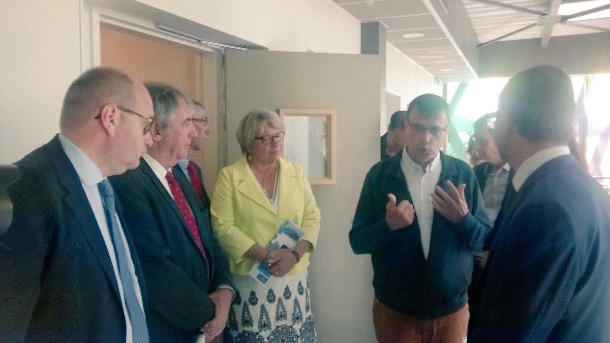 MauricePerrion's tweet photo. La Région des @paysdelaloire signe le Contrat Territoires-Région 2020 de la communauté de Communes Terres de #Montaigu - #Rocheservière. Ce sont 2,07 M d’€ pour les projets du territoire. La Maison de Santé de St Philbert-de-Bouaine est un exemple concret et ambitieux. https://t.co/L9iMnf4tnL
