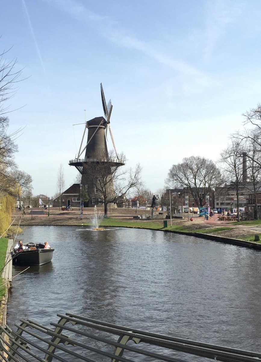 ErasmusMiser's tweet photo. 🇳🇱 Leiden es uno de esos pueblos de #Holanda que merece la pena visitar. 😍 #travel #experience https://t.co/4Cz8D5i67x