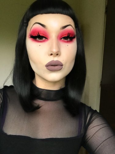 Illamasqua's tweet photo. When in doubt, wear red❗️ 
Recreate @boosutcliffe's super blown out red eye with Daemon Powder Eye Shadow. 

Shop here 👉 https://t.co/LuLkZI8iD9
#Illamasqua #Cueltyfree #Crueltyfreebeauty #mua https://t.co/LVz0AXylmb