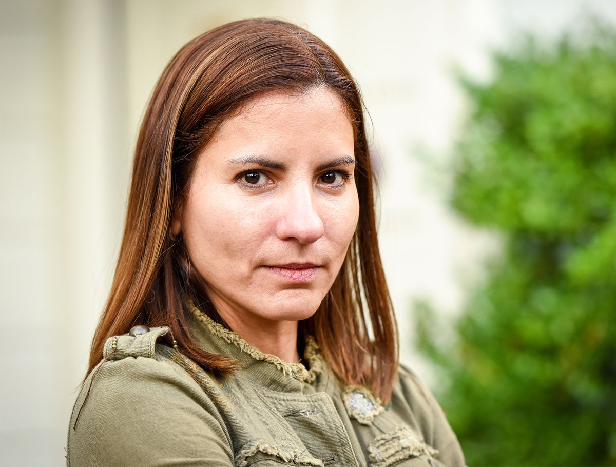 Woman Been Thinking About Getting Bangs For Past 8 Years trib.al/VUmJ9Mh