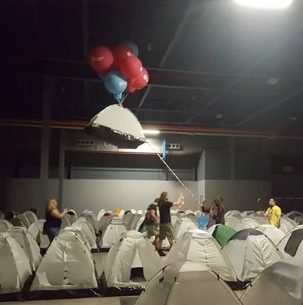 CampuserosClub's tweet photo. Up altas aventuras 😂🎈⛺ #Cpeu4 https://t.co/hMYkN2Hlzv