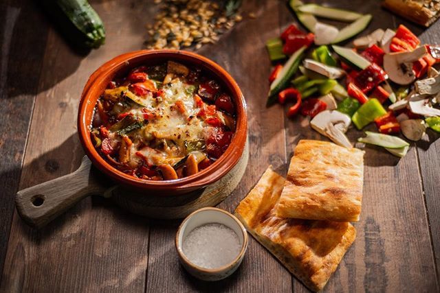 meramNL's tweet photo. Fijne Ramadan dag #13 Zin in een heerlijke Vegetarisch stoofpotje?😍 Kom en geniet van onze #iftar menu🤗🌙✨🕌 tag en deel het met je familie en vrienden.🌜🤗 #ramadan #menu #eten #restaurant #rotterdam #amsterdam #denhaag #nederland #voorgerecht #mixedgrill #iftar #meram #ist… https://t.co/YR9RoKbIFI