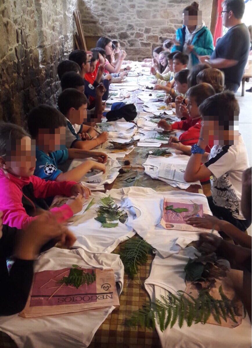 pontepasaxe's tweet photo. #50anosdePontePasaxe  O alumnado de 3º e 4º de Primaria realizando actividades na súa viaxe de Fin de Curso. #fragasdoEume e en #Alvarella https://t.co/0pWsaLjfwG