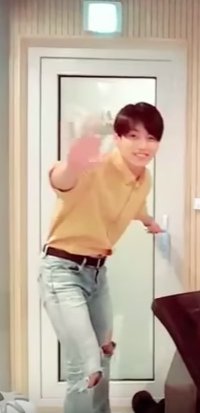 kookiesncake's tweet photo. WHAT A CUTIE @BTS_twt https://t.co/jX0icqGCBR