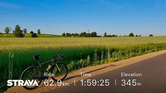 PTAQnaBAJQ's tweet photo. Pod sam wieczór, gdy już słońce zachodzi, robi się przyjemniej i jest jakby... więcej tlenu 😛 Akurat dwie godzinki wchodzą 😉
#bikeride #road #cycling #kolarstwo #cyclingshots #cyclingphotos #postfb #tweet https://t.co/1NOpNkyQHX https://t.co/64do9FJ0S2