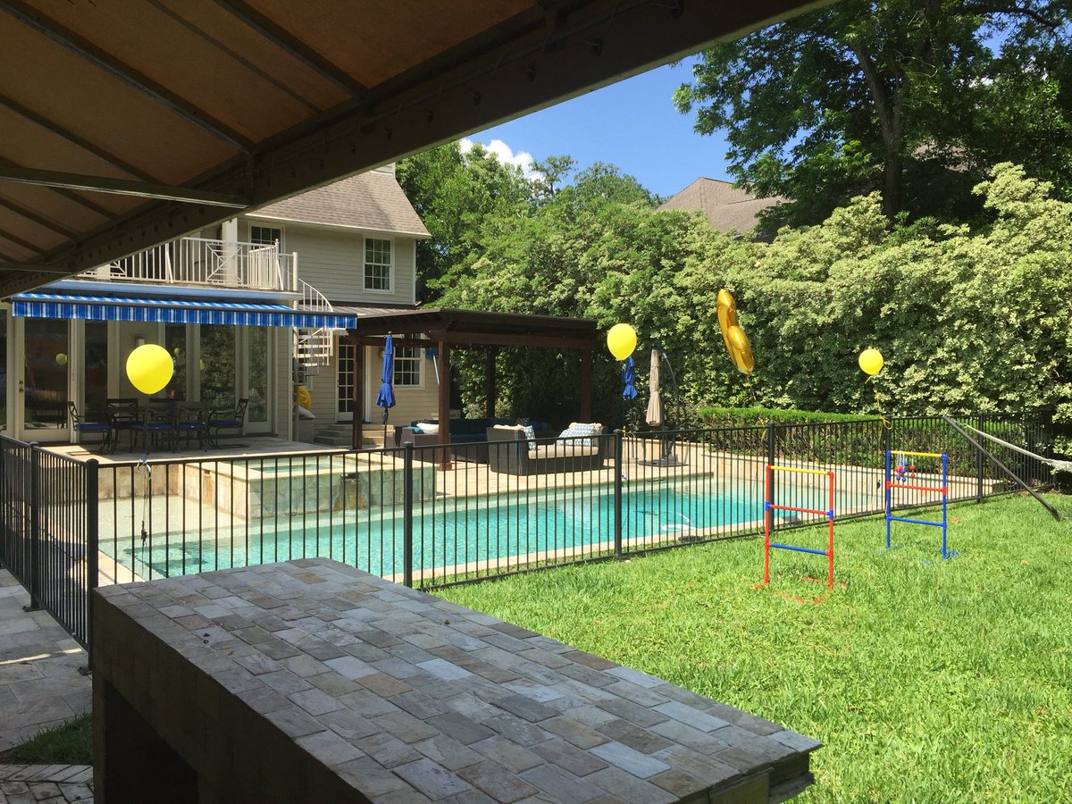 That’s perplexing: a whole bunch of balloons, of all colors, in the hot Texas sun. Only the yellow ones haven’t popped. Only two blue left, against four yellows. Why are the yellow ones surviving....?