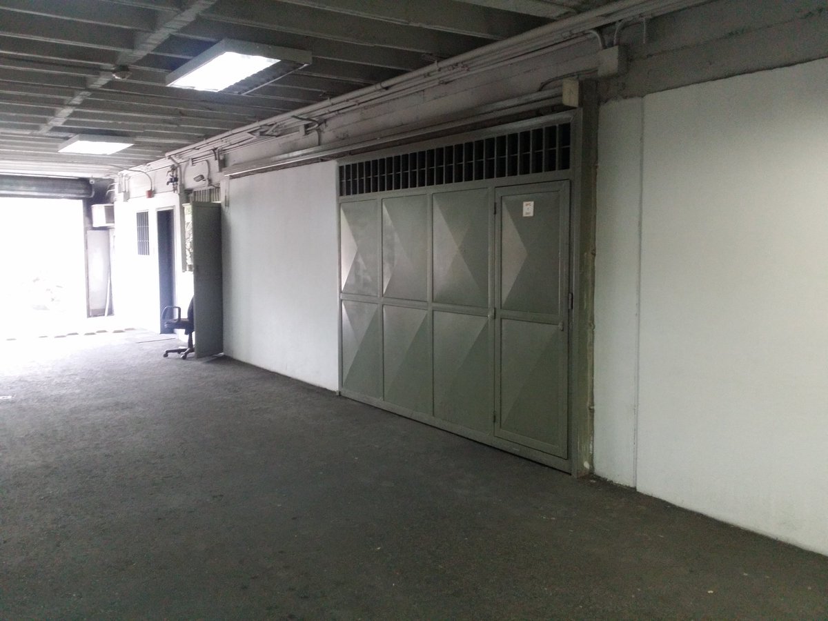 centrogandion's tweet photo. Disponible un local 136 mts2 con oficina de 49 m2 aprox, dividible con 2 aires acondicionados split, area de deposito de 80 mts2 aprox y 2 baños dentro del Centro Gandion, La Naya, cerca Santa Ines, Baruta. Vigilancia, camaras de seguridad. #Local #oficinas #alquiler #Deposito https://t.co/Vdr0YmB05I