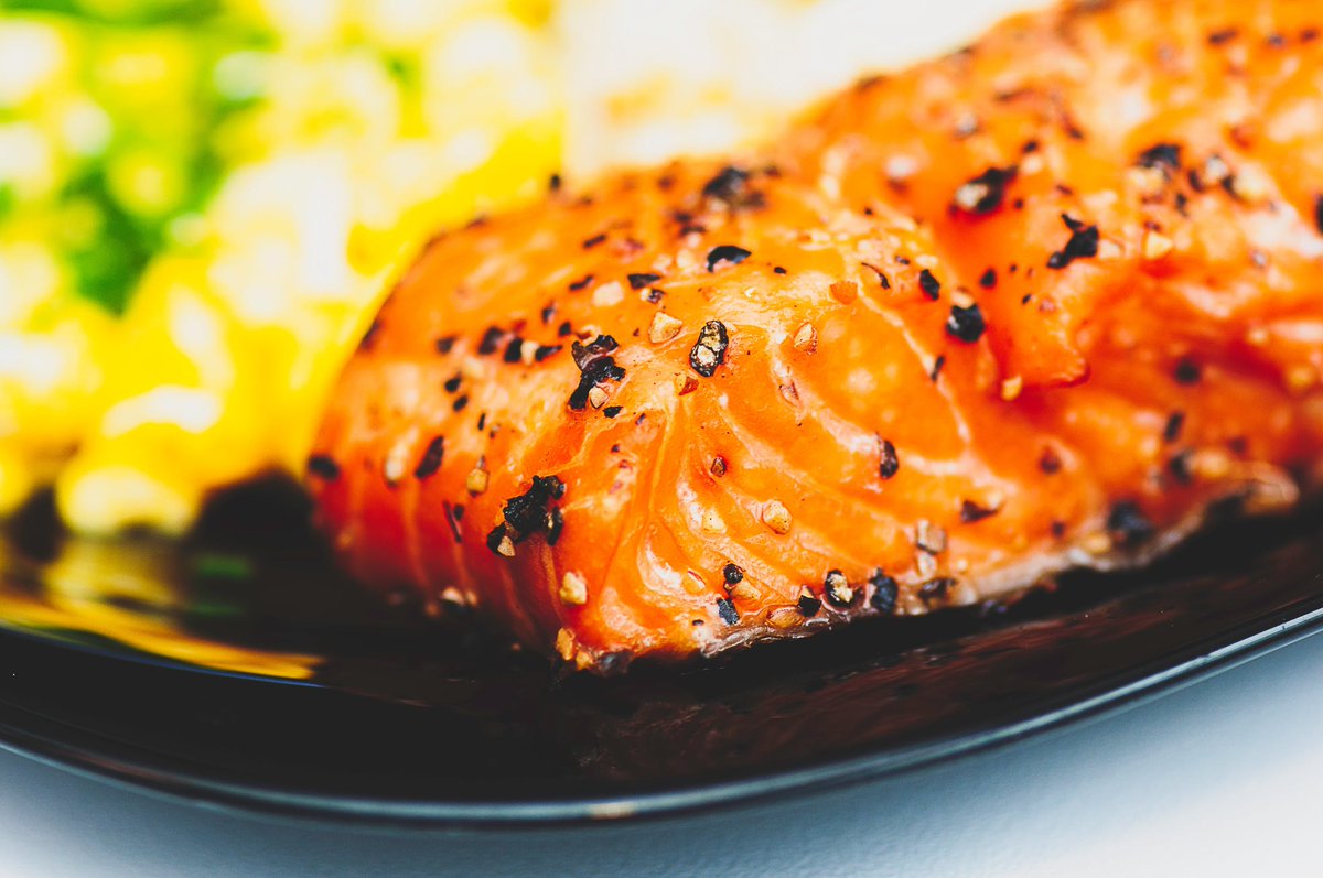 DavidsCondiment's tweet photo. Salmon never tasted better than when it's cooked with dill and lemon! #FamousSalmonRub #SaltFree 🐟😋🍽 https://t.co/b0tguF2176