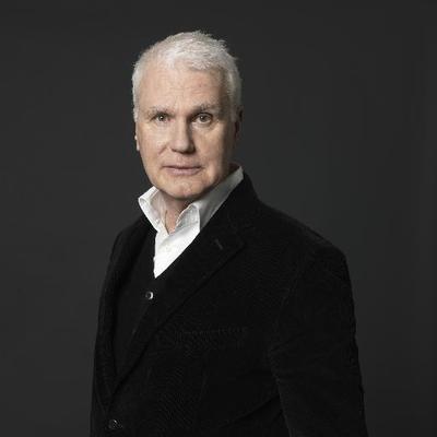 Reminder! 
Adriaan van Dis komt op vrijdag 1 juni a.s. naar de @Kunstwerk2017 <a href="/LiemersBiblio/">Bibliotheek Liemers</a> in de <a href="/deogtent/">de ogtent</a> in <a href="/GemeenteDuiven/">Gemeente Duiven</a> 
Aanvang: 20.00 uur, entree: € 7,50, kaartverkoop: OGtent, Kunstwerk! de Bibliotheek Liemers in Duiven, Zevenaar, Westervoort en Bruna Duiven.