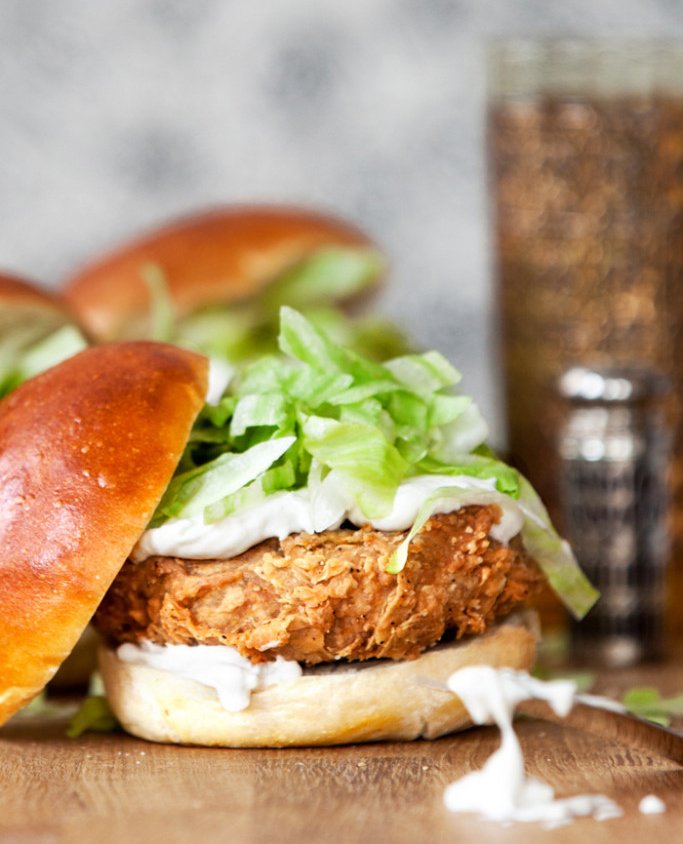 🔥It's BBQ Season &amp; #MeatlessMonday so surprise your friends with this Vegan McChicken Sandwich recipe🍔

👇🏼Try this recipe👇🏼
theedgyveg.com/2014/03/17/veg…