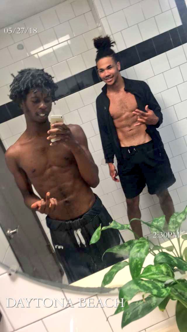 RaquezAlderman's tweet photo. Got a 💯 rounds for 💯 clowns      @KingJaviun https://t.co/CEaZK0Q3Wq