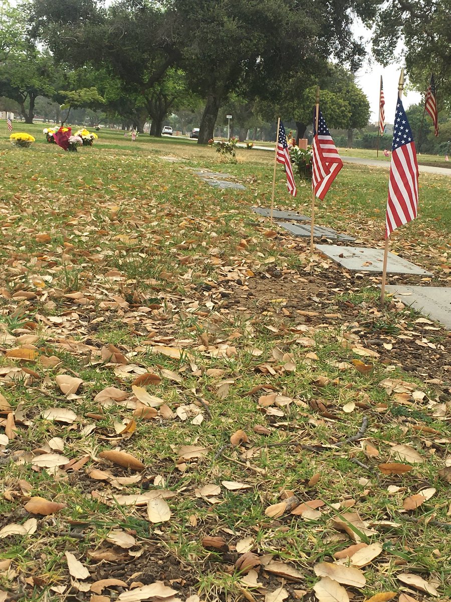 RooseveltMem's tweet photo. May we all show tribute and honor those who paid the ultimate price while serving our country. #MemorialDay #RooseveltMemorialPark https://t.co/ipJCRxIcm4