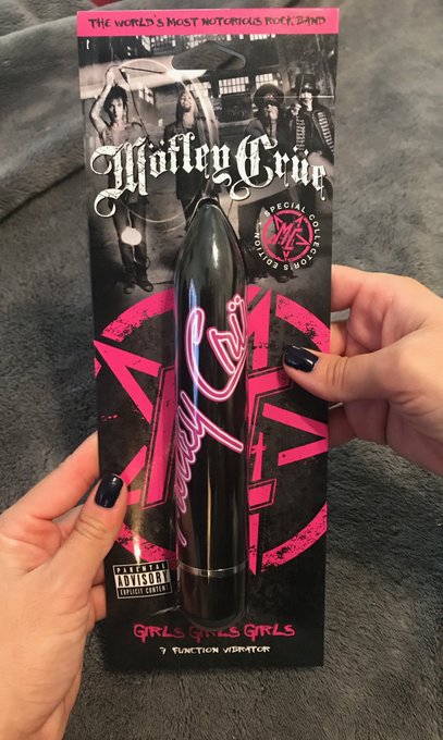 Anyone who knows me, knows that my life is now complete. A Motley Crue vibrator?? Fuck yessss 💕🖤💕 https://t<a href="/tag/hcotw"class="tags"><span>#hcotw</span></a>