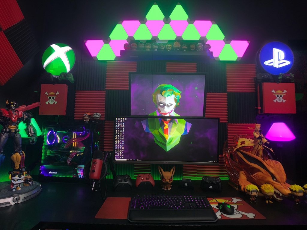 PcsToday's tweet photo. The #Joker themed setup by u/pirate0gamer on @reddit including an #incredible #gamingpc, @Sony’s #PS4 and @microsoft’s #xboxone!

#reddit #pcmasterrace #pc #pcsetup #gaming #pcgaming #playstation4 #playstation #xbox #green #purple #dc #batman https://t.co/wN22aZwGSZ