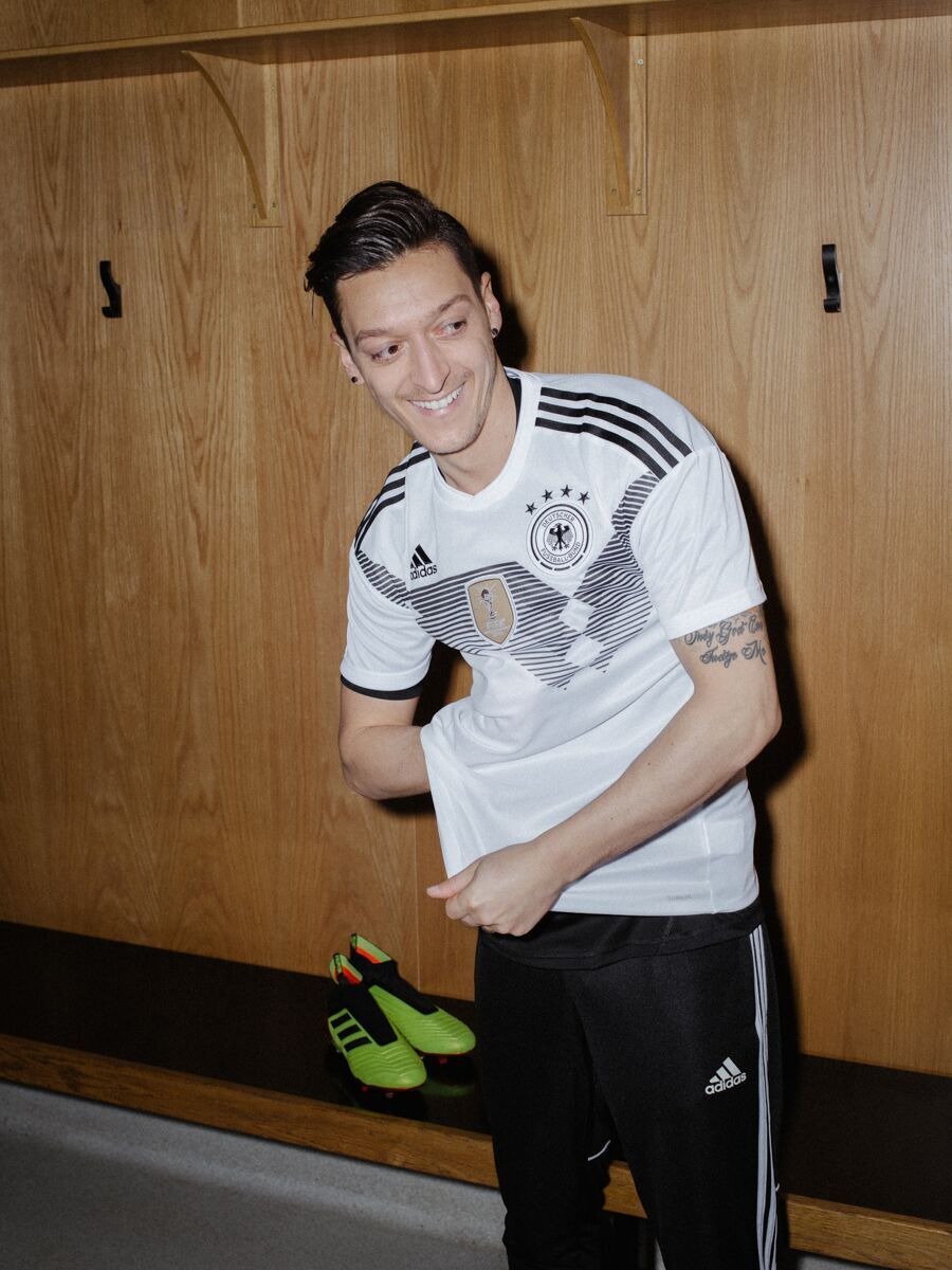 M10's tweet photo. Bright and beautiful. My #Predator colours for the World Cup 💪🏼⚽👟 #DieMannschaft #HereToCreate #createdwithadidas https://t.co/tS5RugiGRr