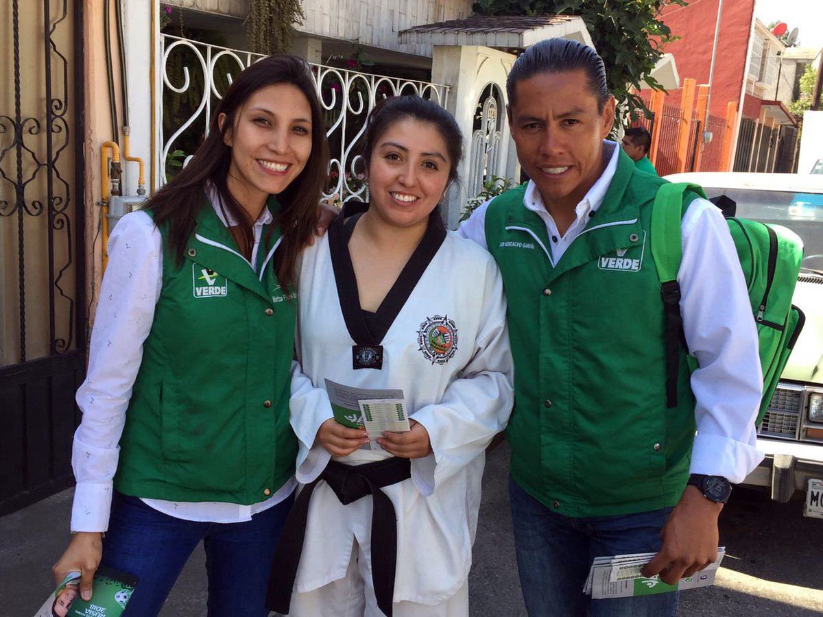 jairm66's tweet photo. Estoy con mis amigos de la Colonia Jiménez Cantú, y me da mucho gusto encontrarme con gente apasionada por el deporte. Buen inicio de semana. #YoSoy35 #VotaVerde #ActitudVerde 💚  @verdeedomex @PVEM_Metepec @MaritzaFloresMM https://t.co/EGPH3i4hOM