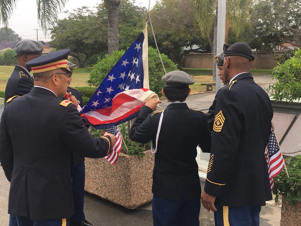RooseveltMem's tweet photo. Proud @GardenaHigh Jr. ROTC students showing their respect and paying homage to those who paid the ultimate price. https://t.co/rEs7Pvmktf
