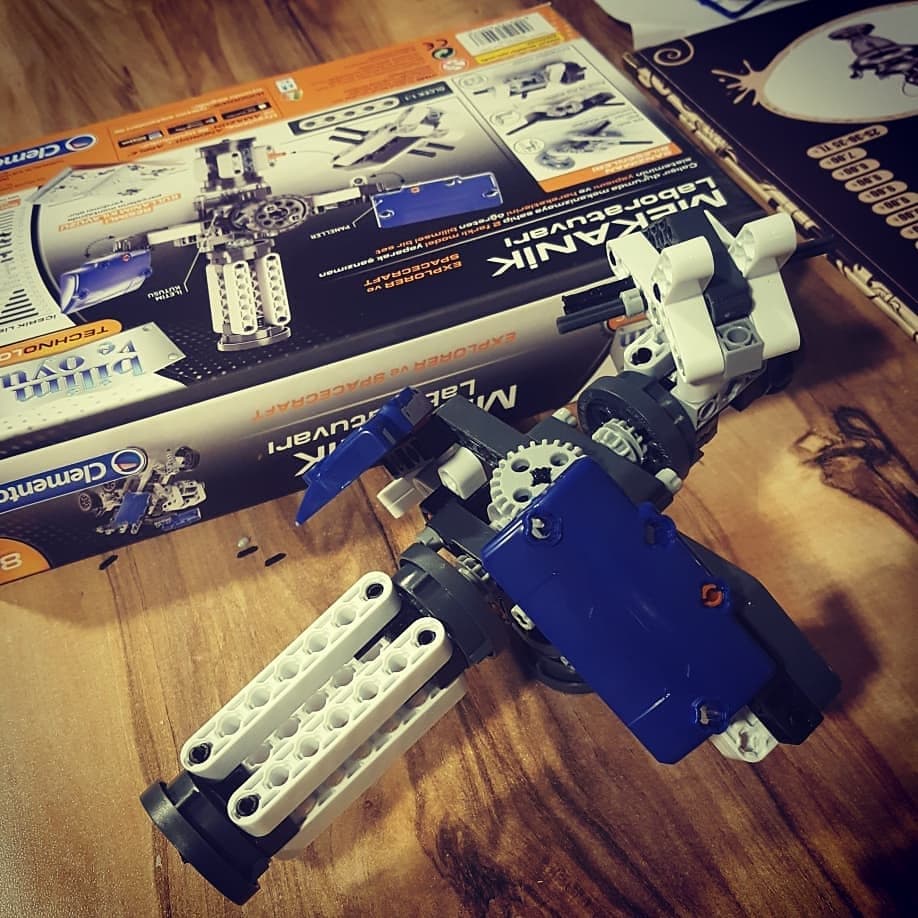 osahins's tweet photo. #enjoying with my #hobby #model with @DaveTheEpic ⚛
#exlovers #ISS #iss #Mars #space #explorer #spacecraft #making #build #bilimveoyun #stem #astronomers #science #astronomy #marsrover #marsrovercuriosity #marsrovers #issmodel #issmodels https://t.co/7A9tEdyMkb